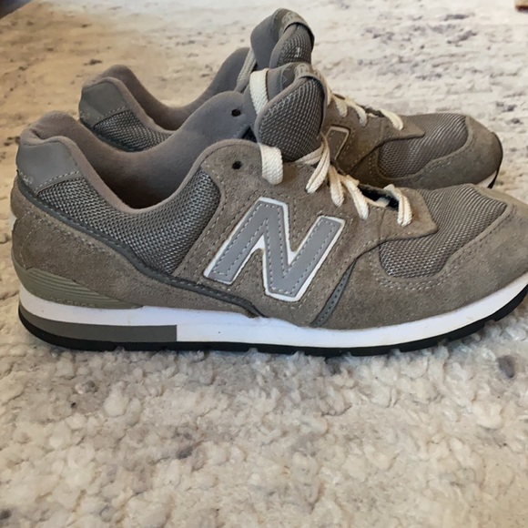 Women’s new balance 595 tennis shoes in excellent condition!!! Size 7.5 - Picture 10 of 12